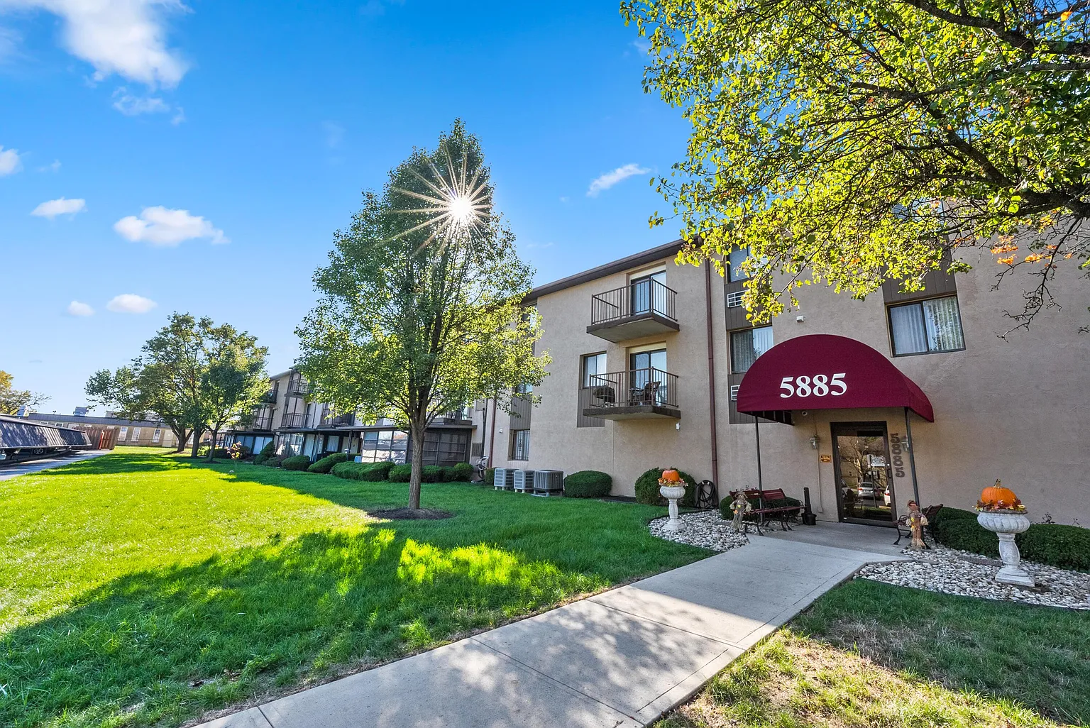 5885 Beechcroft Rd APT 108 photo 1