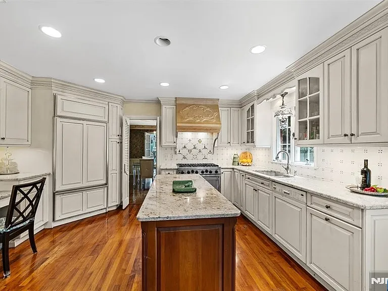 328 W Ridgewood Ave — Photo 10
