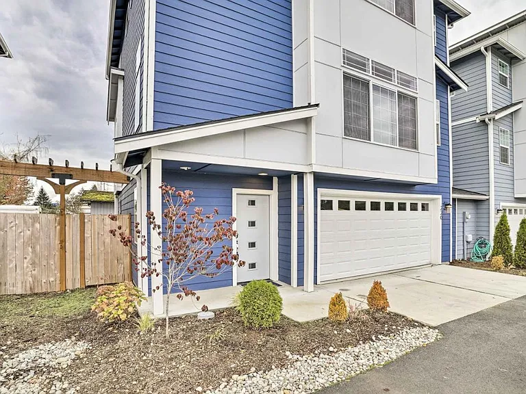 220 Arthur Ln — Photo 1