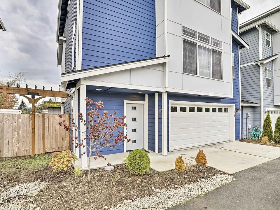 220 Arthur Ln