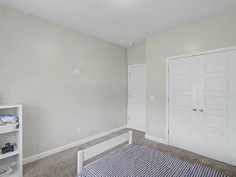 214 E Franklin St — Photo 15