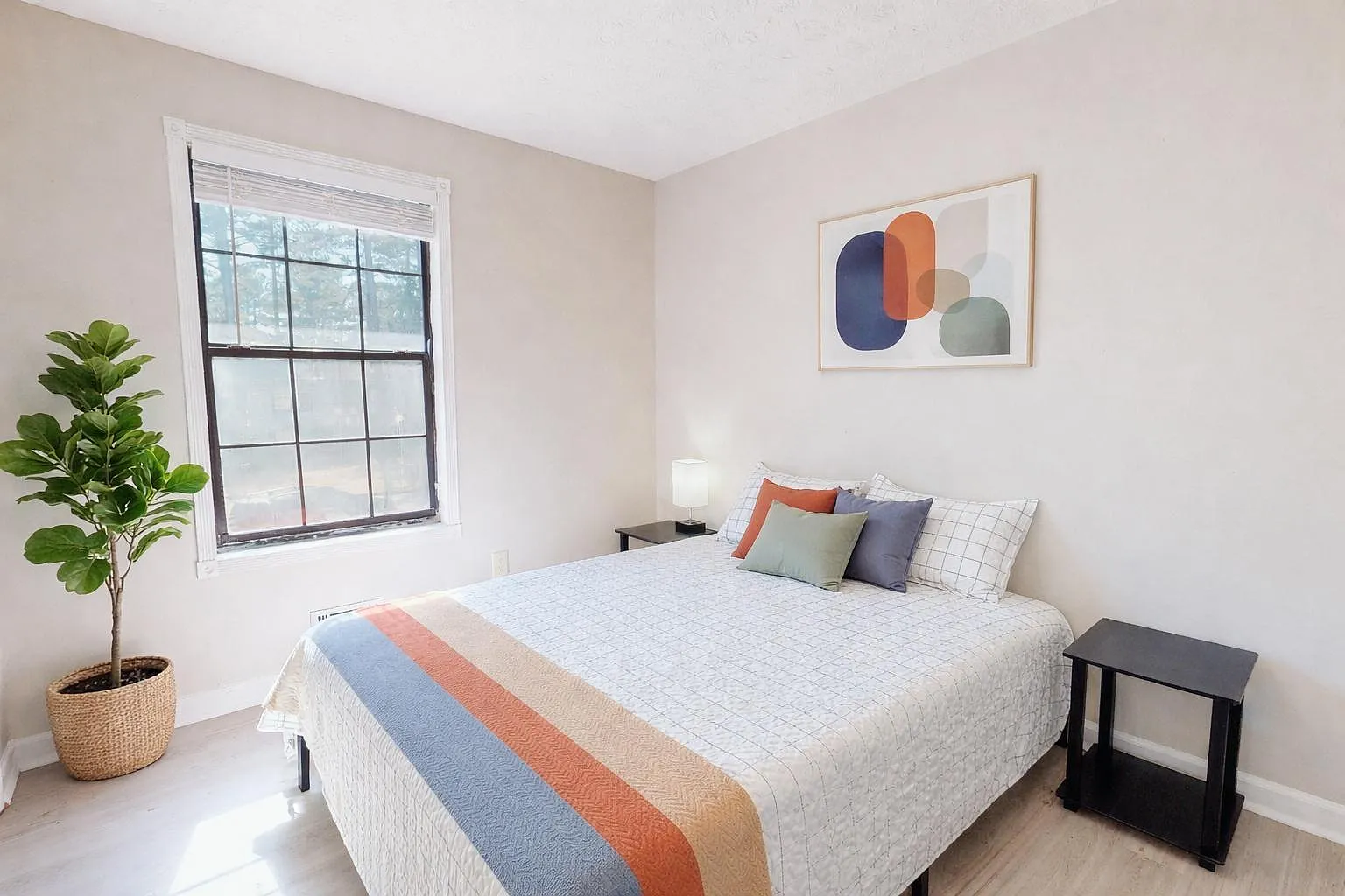 4 bed, 3.0 bath, 1792 sqft, $693 — Photo 2