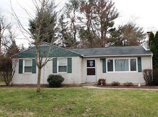 820 Willow Rd, Lancaster, PA 17601