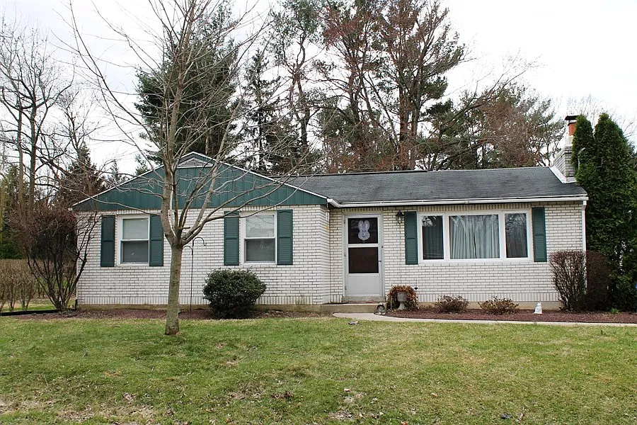 820 Willow Rd photo 1