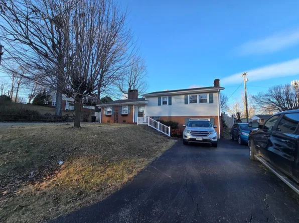 124 Waugh Dr, Galax, VA 24333