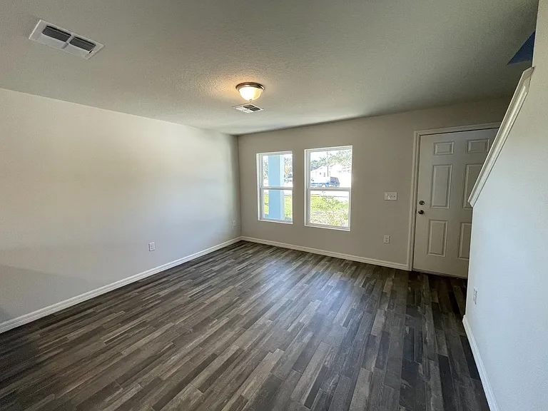 1630 Tench Ct — Photo 2