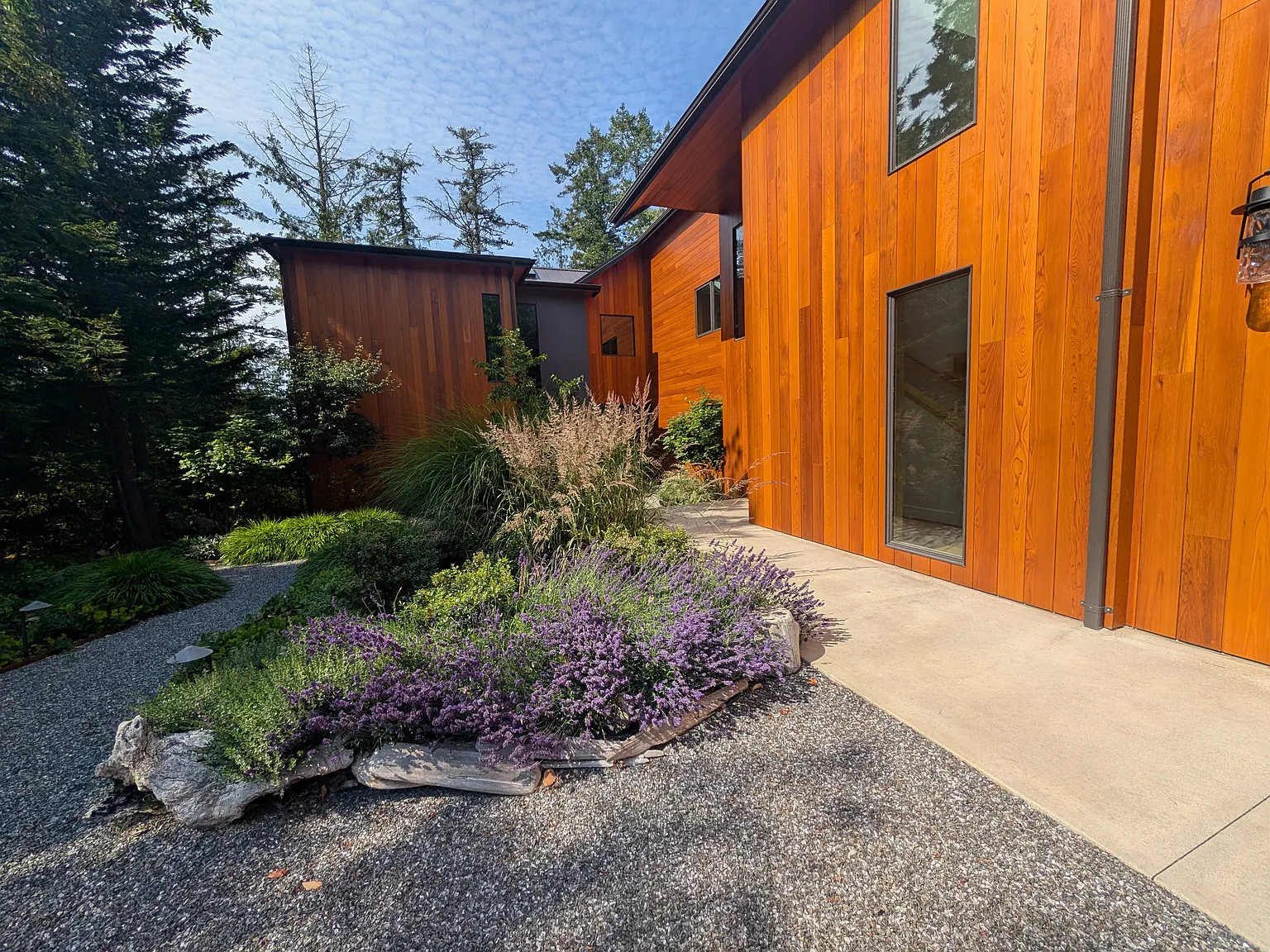 7 bed, 6.5 bath, 6033 sqft, $30,000 — Photo 2