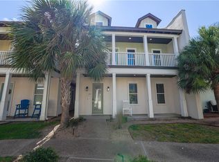 107 Frontenac Ln, Rockport, TX 78382