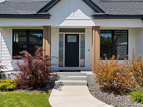 3rd image of 12989 Bauer Dr N