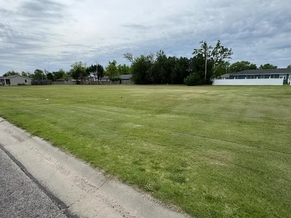 2421 31st St, Great Bend, KS 67530