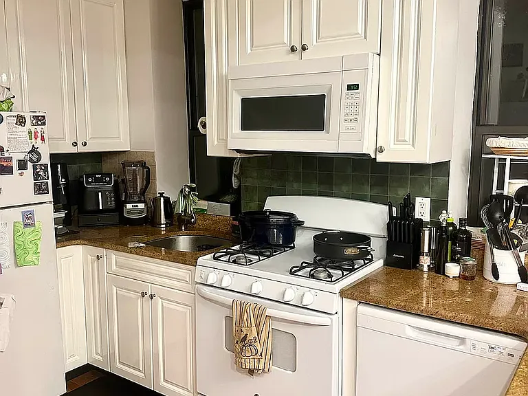401 E 90th St #3S — Photo 1