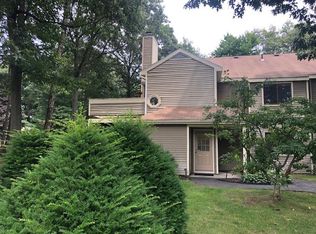 212 Grenadier Ct, Halfmoon, NY 12065