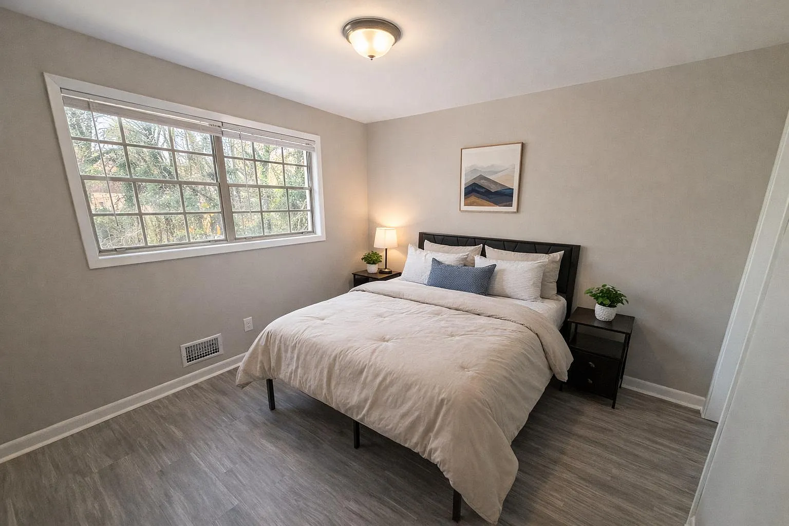 4 bed, 3.0 bath, 2100 sqft, $715 — Photo 1