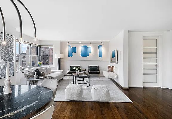 3rd image of 20 E 9th St #21D