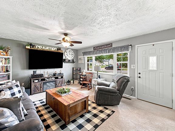 4th image of 796 Central Dr