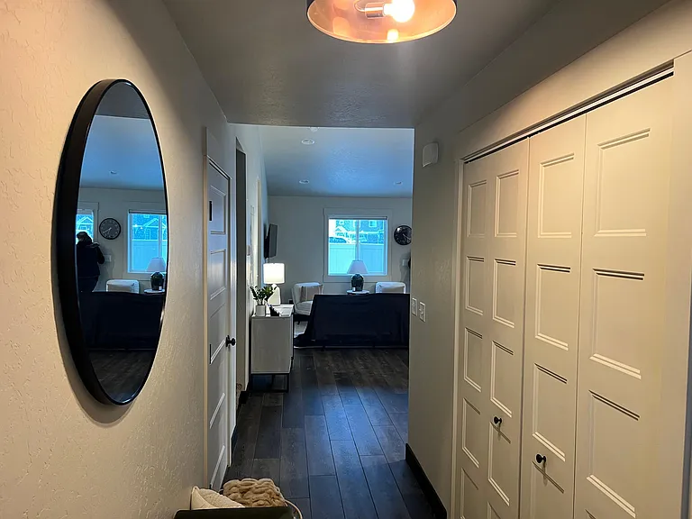 1219 Edwards Ln — Photo 3