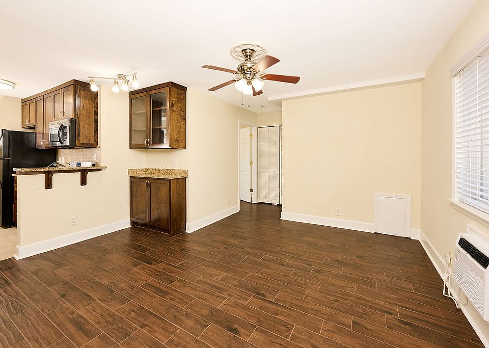 1st image of 32 Peachtree Ave NE #10482348