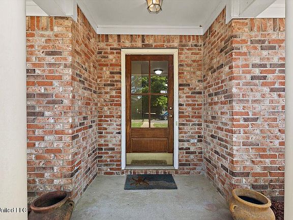 4th image of 130 Basswood Cir