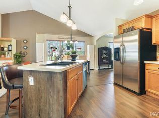 18074 W Oxford Rd, Staunton, IL 62088