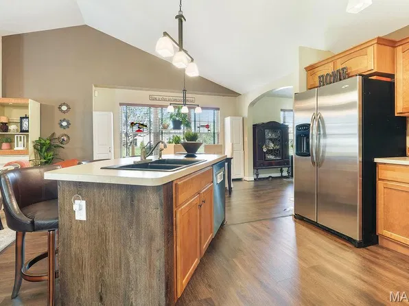 18074 W Oxford Rd, Staunton, IL 62088