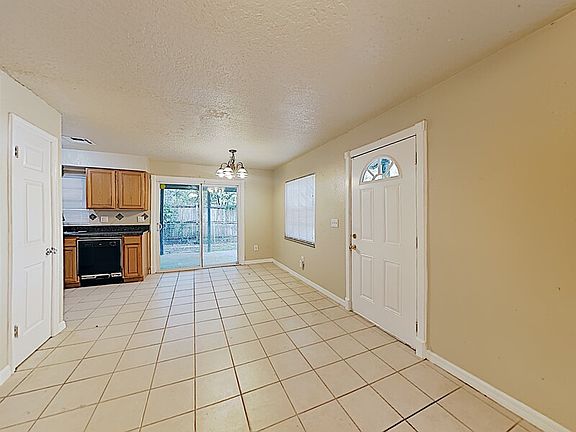 4th image of 2534 Princeton Ave