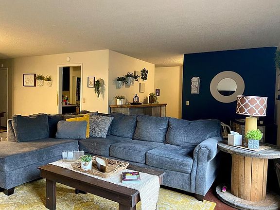 3rd image of 995 Mill St