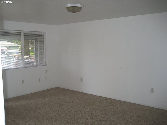 5th image of 4614 NE Creston Ave