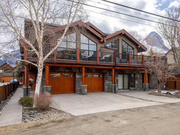 714 NE 3rd St #204, Canmore, AB T1W 2J6