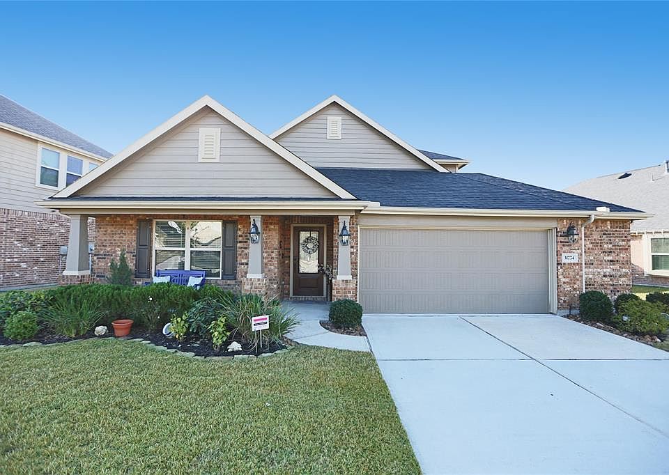 Say Yes to the Address! 31774 Chapel Rock in the Falls at Imperial Oaks!