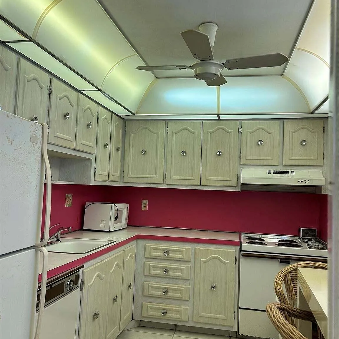 1 bed, 1.0 bath, 1102 sqft, $1,250 — Photo 2
