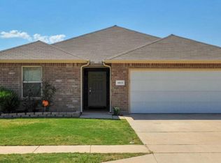 1813 Lynnwood Hills Dr, Fort Worth, TX 76112