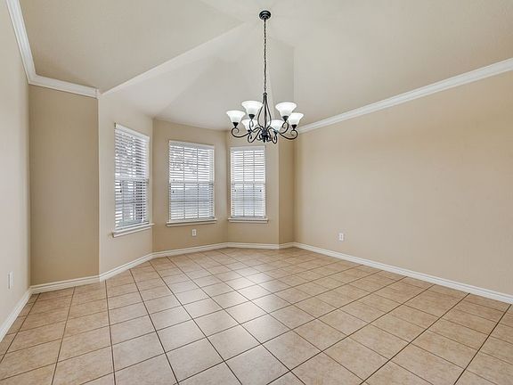 3rd image of 932 Cook St