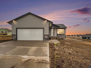 1713 E 70th St N, Sioux Falls, SD 57104