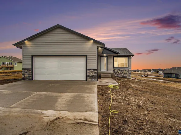 1713 E 70th St N, Sioux Falls, SD 57104
