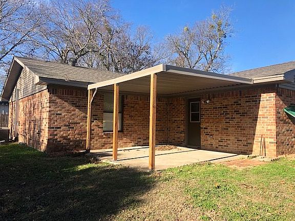 3rd image of 303 E Karels Dr