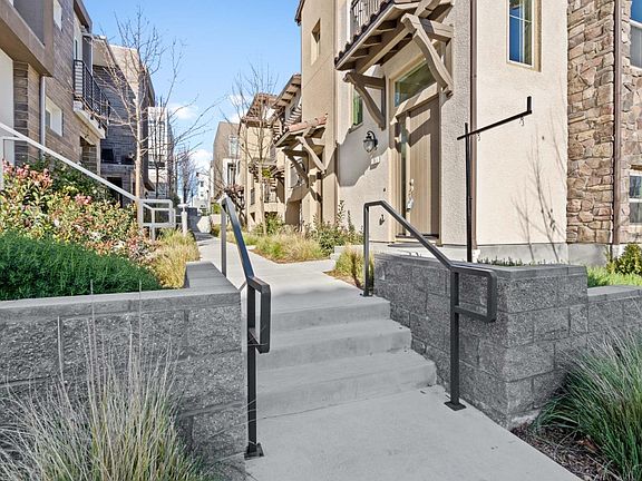 4th image of 187 William Manly St Unit 5