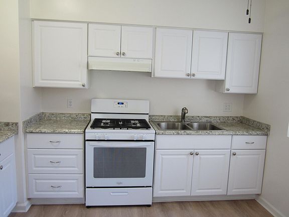 5th image of 260 W Alamar Ave APT 17