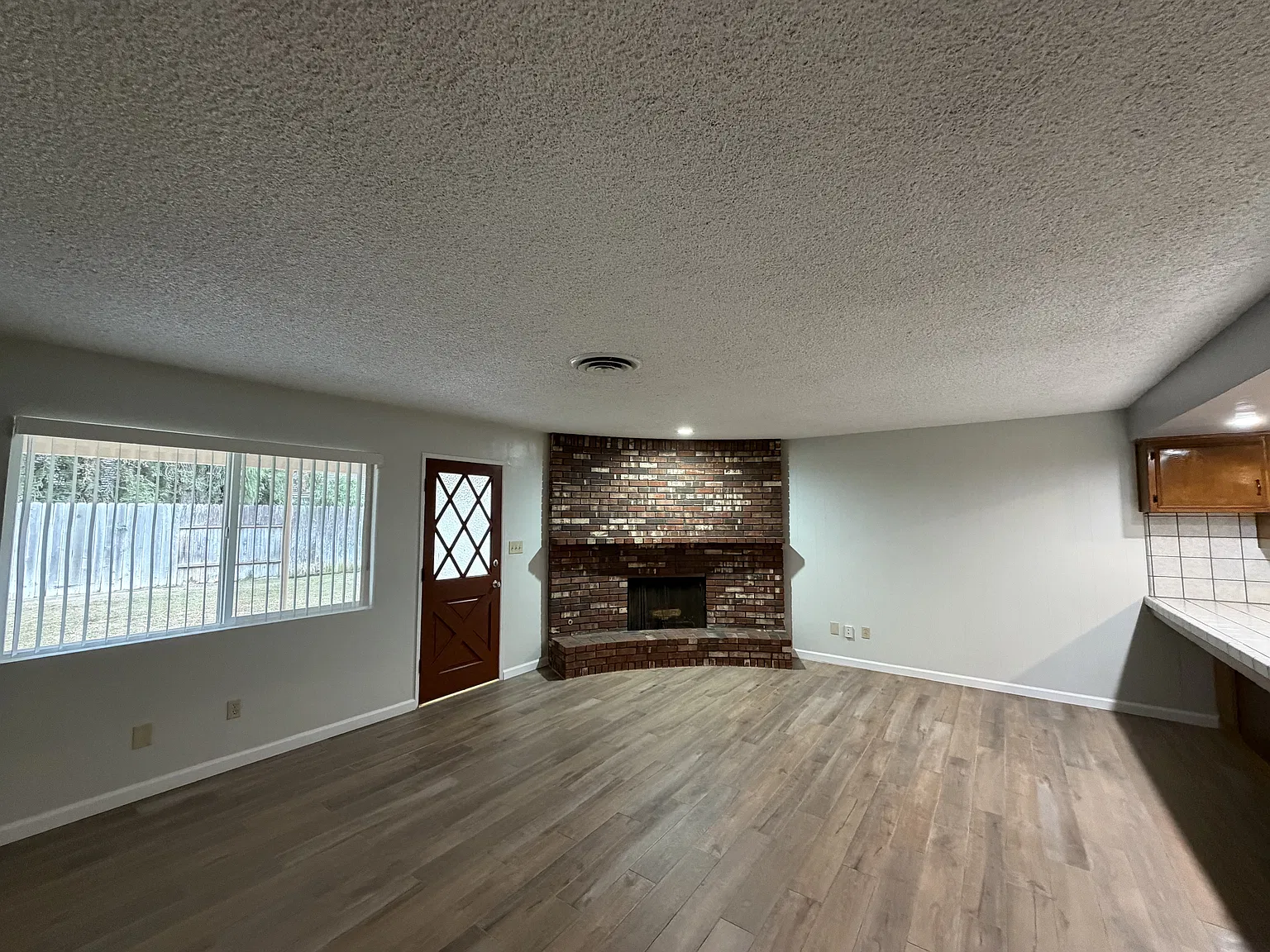 3 bed, 1867 sqft, $2,480 — Photo 2