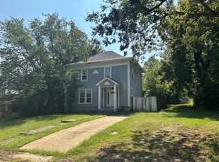 404 E Laurel St, Hugo, OK 74743