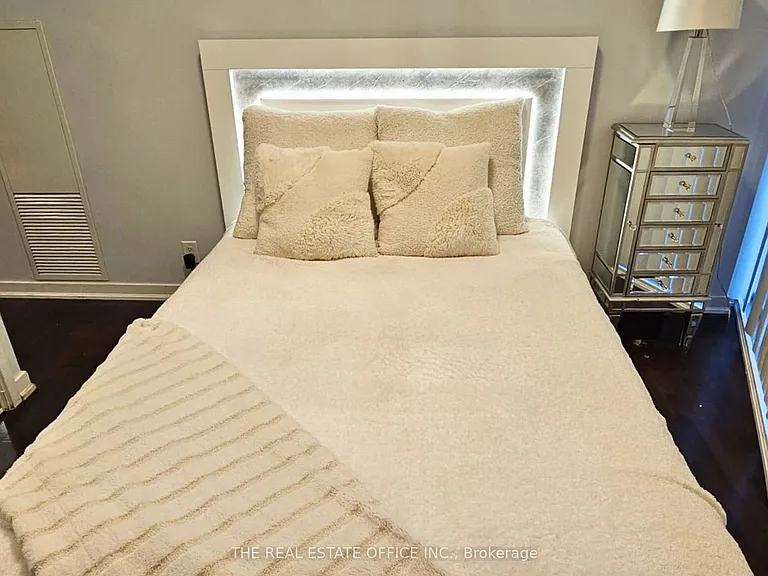14 York St #2511 — Photo 4