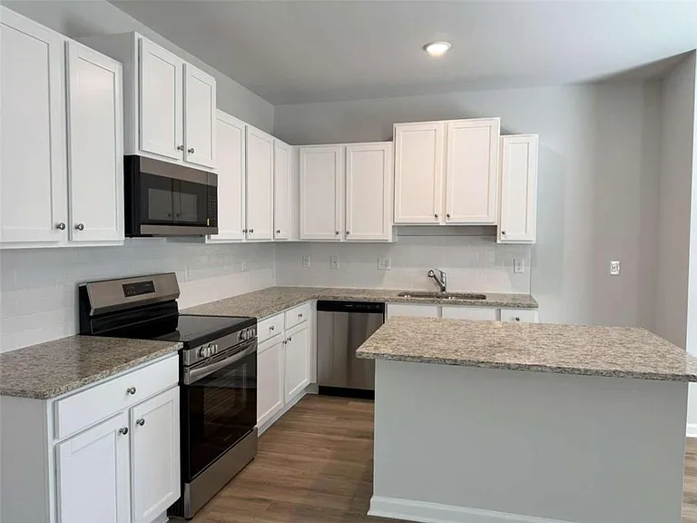 111 Woodside Ct — Photo 6