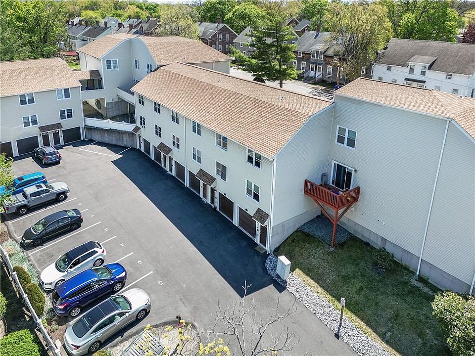 1st image of 10 Burleigh St APT 12