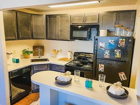 4th image of 1602 Patrick Henry Dr NW APT 202
