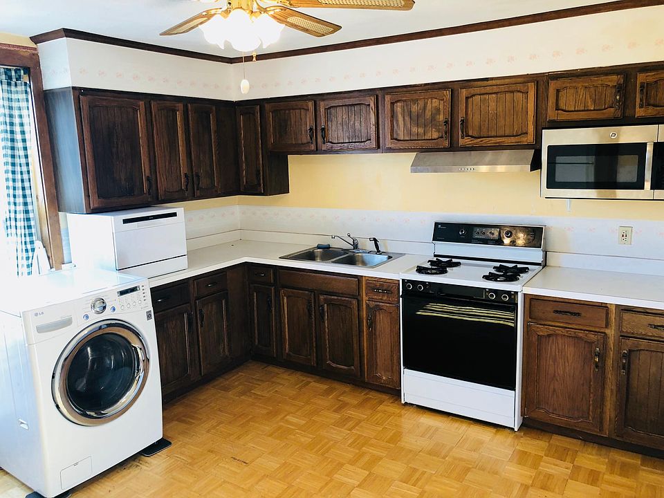 2nd image of 77 Willow St #2