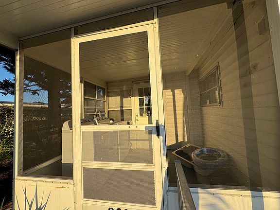 4th image of 8005 SE Wren Ave