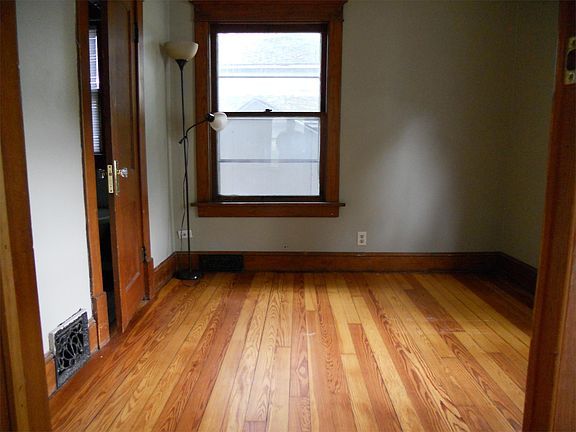 4th image of 1120 12th St NE