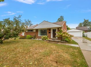 8641 Whitefield St, Dearborn Heights, MI 48127