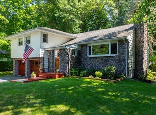 8 Hogan Dr, Poughkeepsie, NY