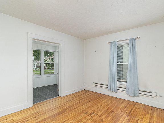5th image of 3200 23rd Ave S