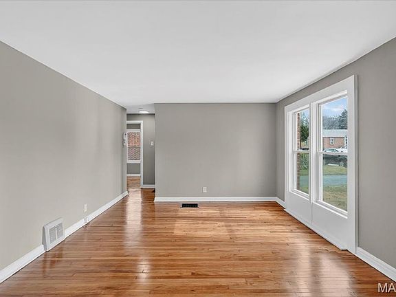 3rd image of 9121 Guthrie Ave